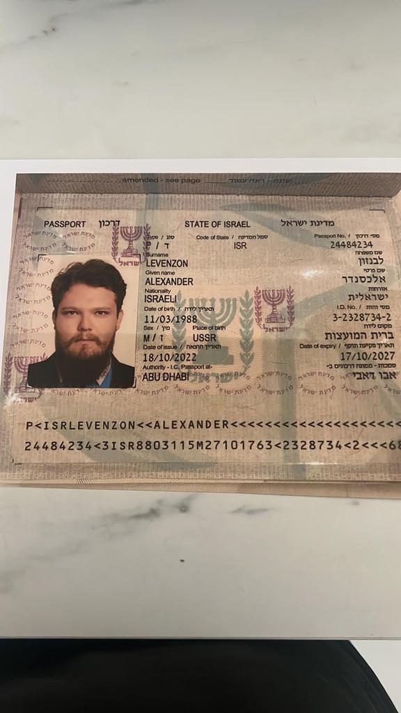 Alexander Vanderhey Levenzon passport Israel E256EF20-A40C-4C09-A7E8-8AE0DEA79244
